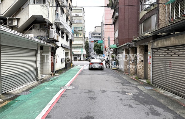 東門捷運一樓庭園車庫周邊環境